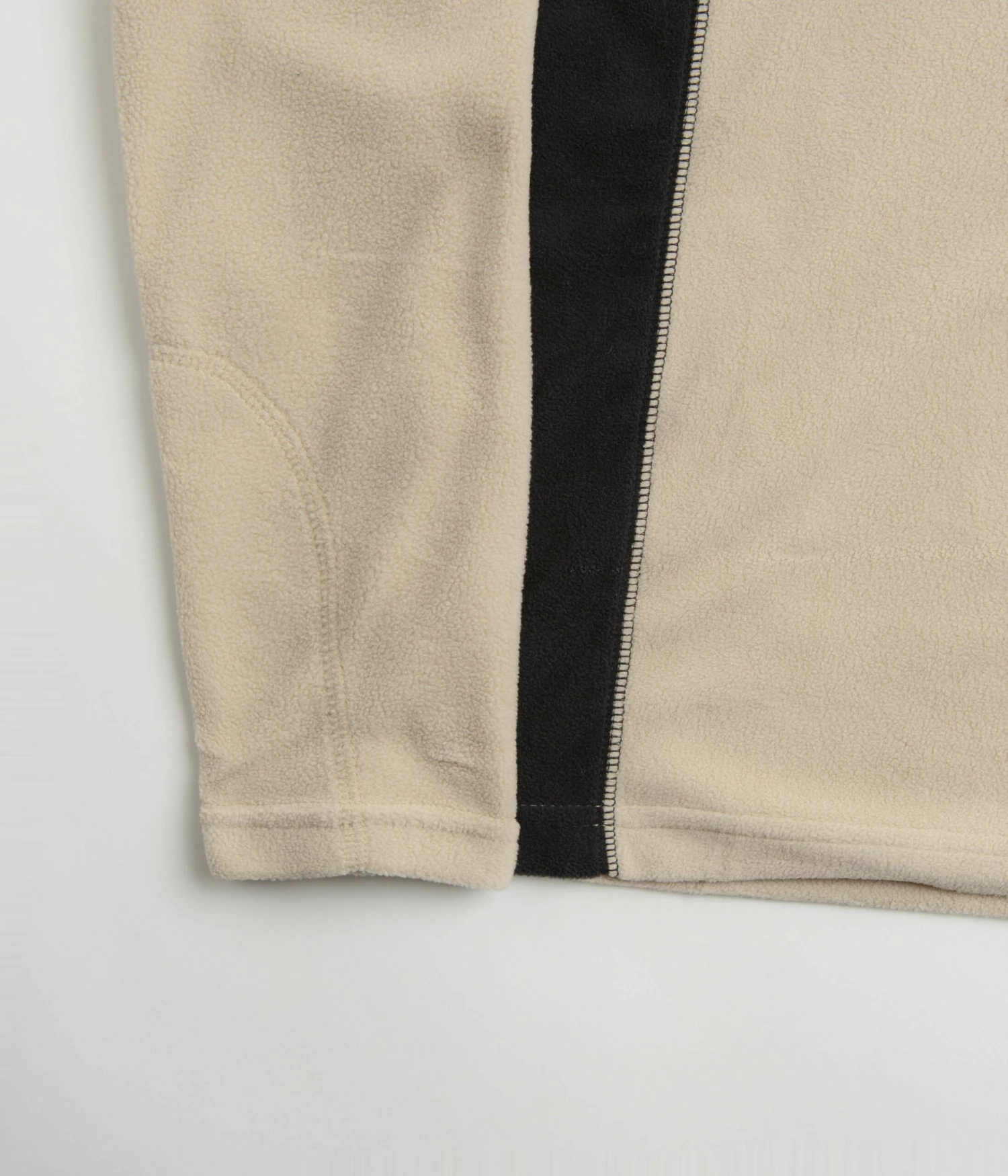 Columbia Klamath Range II 1/2 Zip Fleece - Ancient Fossil / Black 4 Columbia Klamath Range II 1/2 Zip Fleece - Ancient Fossil / Black - Image 2