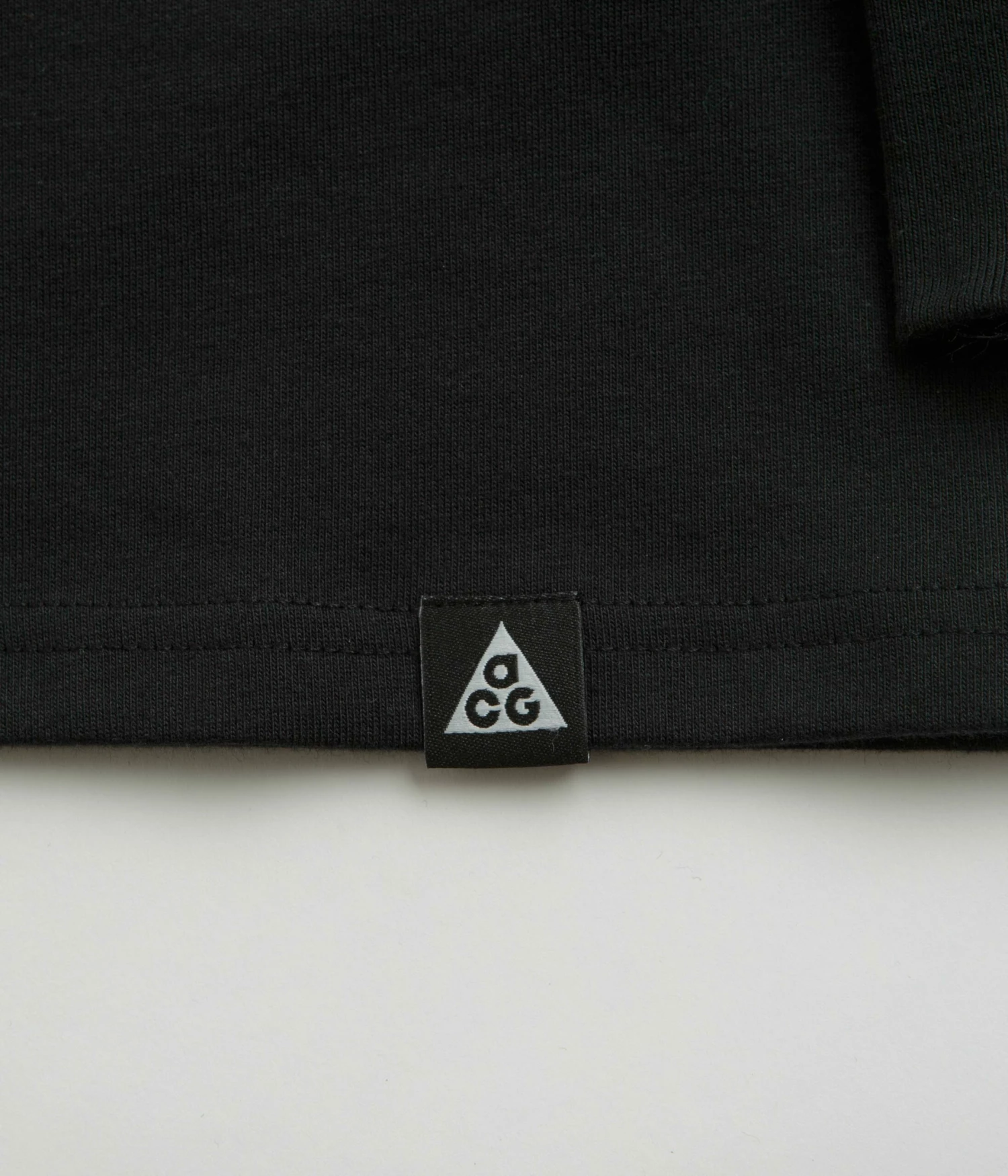 Nike ACG Hike Snacks Long Sleeve T-Shirt - Black 5 Nike ACG Hike Snacks Long Sleeve T-Shirt - Black - Image 3