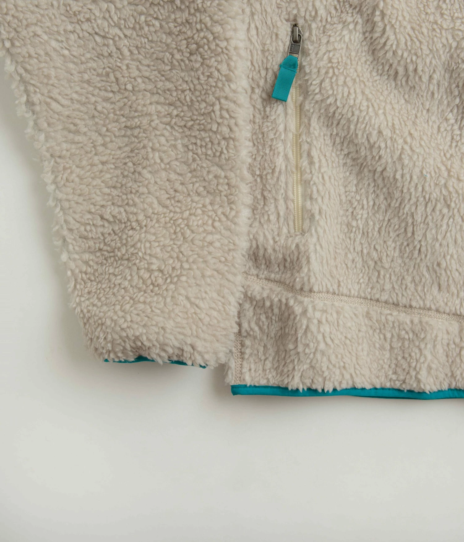 Patagonia Classic Retro-X Jacket - Natural / Obsidian Plum 4 Patagonia Classic Retro-X Jacket - Natural / Obsidian Plum - Image 2